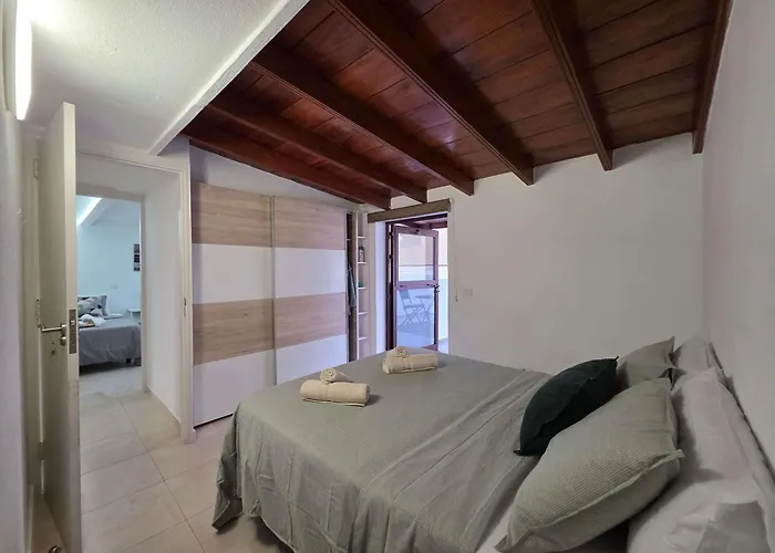 As De Casas - En Urbanización Playa Arona (Tenerife)