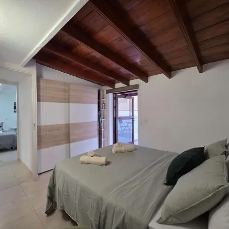 As De Casas - En Urbanizacion Playa Arona (Tenerife)